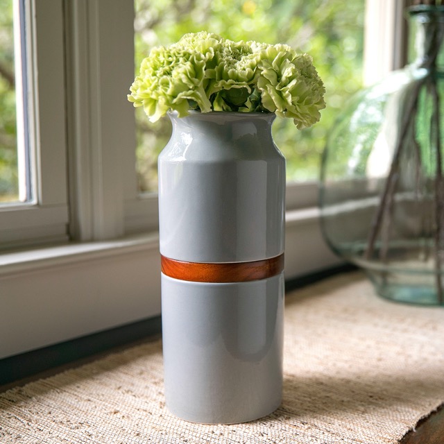 Fiori Vase Grey with Walnut